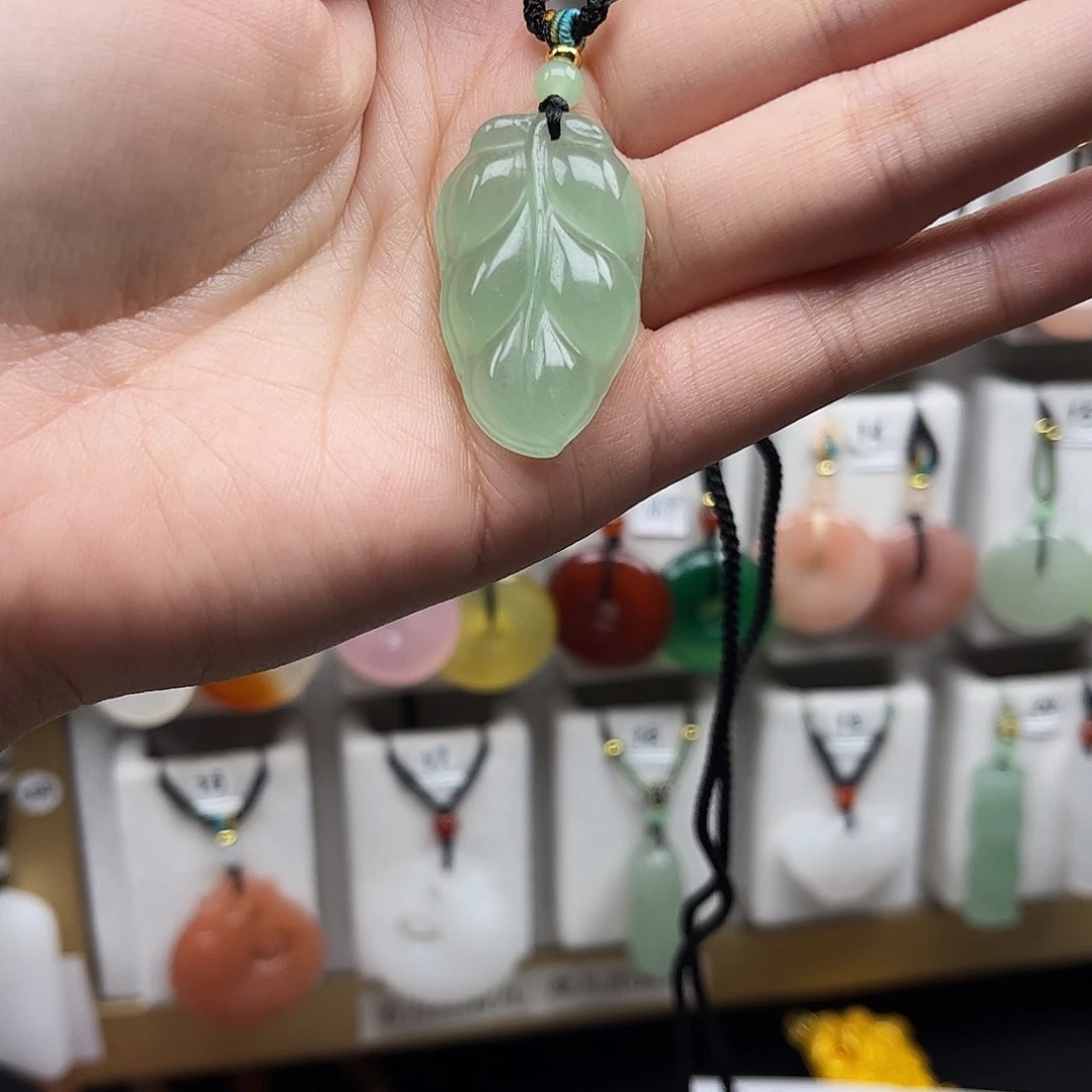 石英质玉未镶嵌颈饰