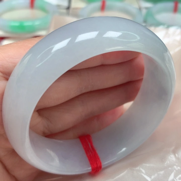 翡翠手镯未镶嵌大轮胎白月光