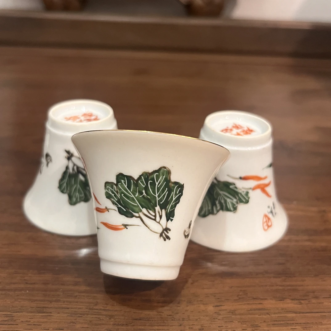 纯手绘白菜（财）马蹄杯口径5.3cm高4.6cm容量35cc，完美主义者勿拍