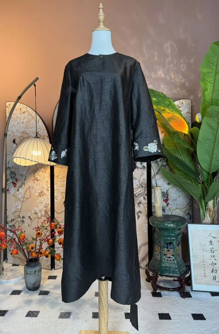 西西推荐-85283南伊-秋季新品龟裂纹刺绣香云纱女装连衣裙