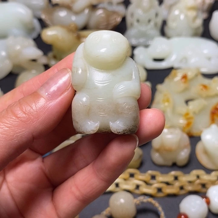 和田玉未镶嵌把件