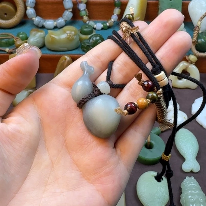 和田玉未镶嵌车挂