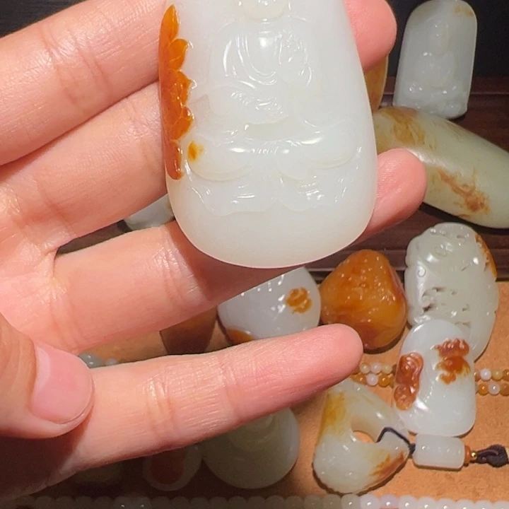 鱼***游颈饰未镶嵌和田玉