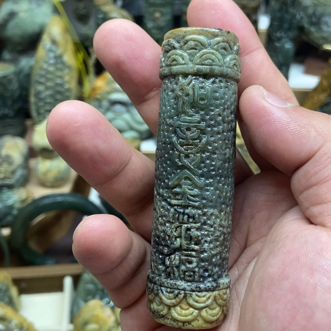 未镶嵌岫岩河磨玉（透闪石质玉）把件