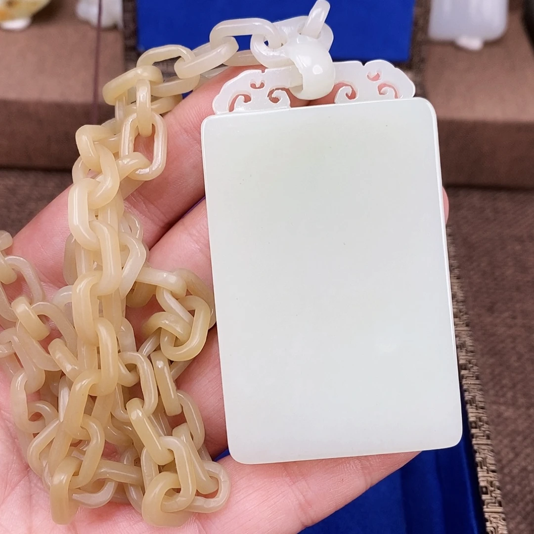 颈饰未镶嵌和田玉