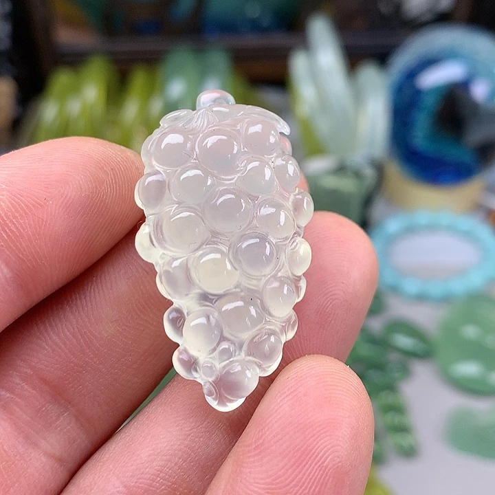 蛇纹石玉挂坠未镶嵌