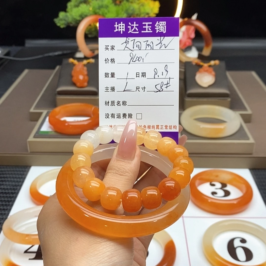 走***光未镶嵌石英质玉（黄龙玉）手镯