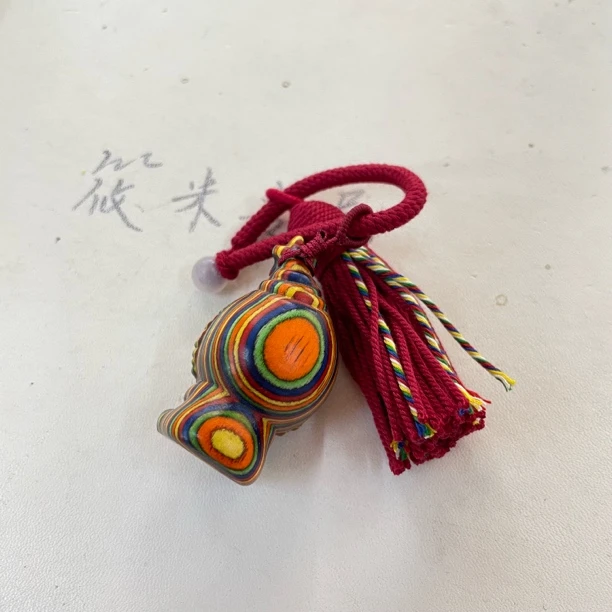 43mm彩虹火星人（座着）挂件A654 DJ