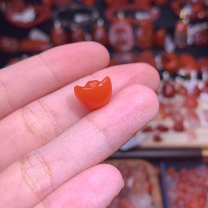 南红玛瑙未镶嵌珠宝半成品元宝