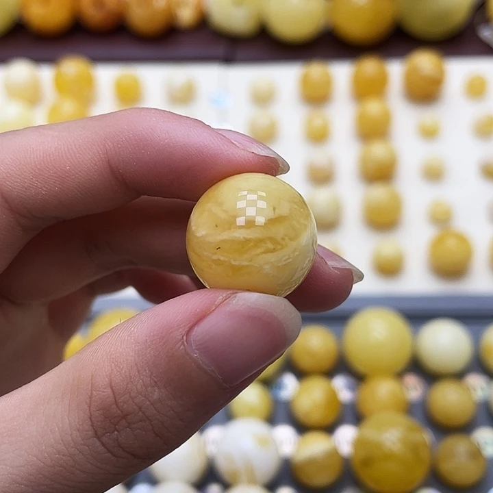 琥珀未镶嵌裸石18mm瑕 420