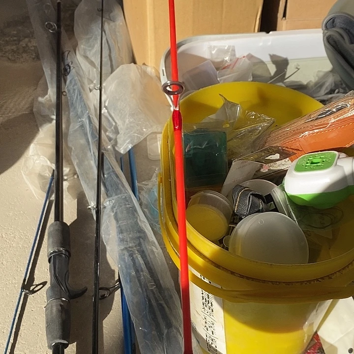 冰钓杆一根，，，，，，，