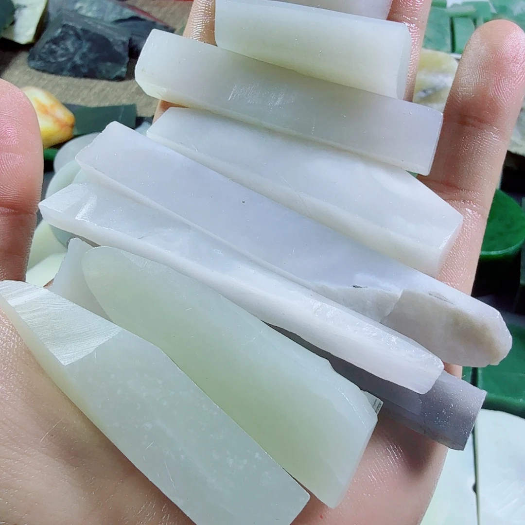祁***歌和田玉（糖玉）未镶嵌挂件