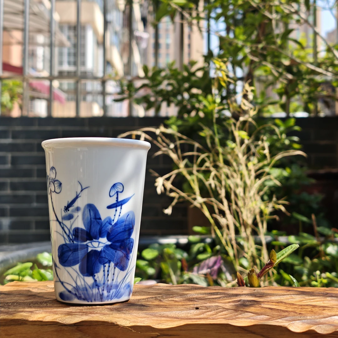 青花瓷釉下彩手绘可乐杯荷花杯景德镇茶杯纯手绘