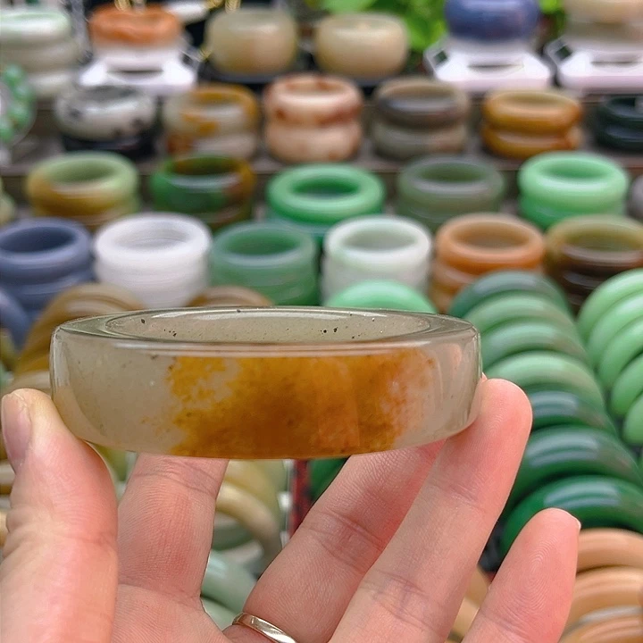 未镶嵌手镯（圆镯）石英质玉