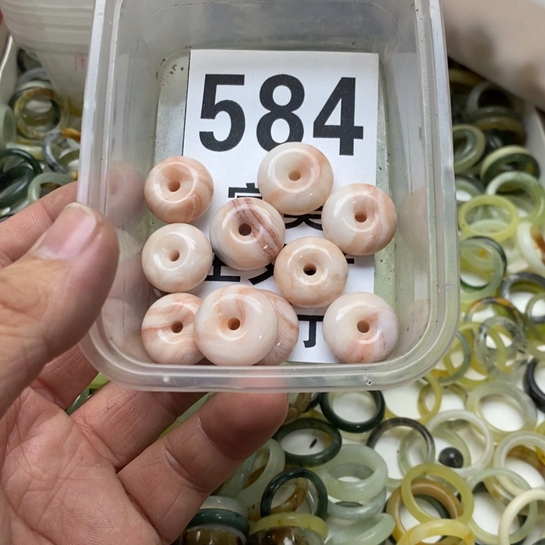 蛇纹石玉未镶嵌挂坠