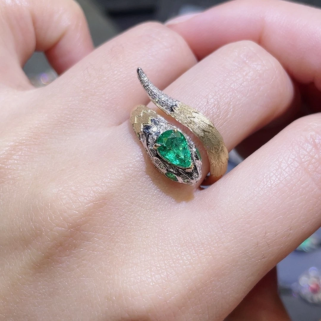 祖母绿戒指18K金镶嵌0.85ct