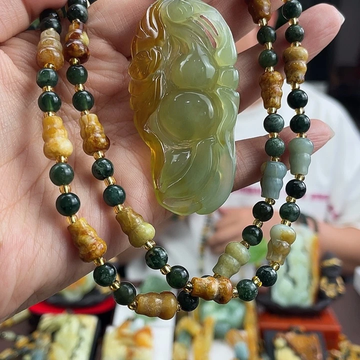 蛇纹石玉未镶嵌颈饰