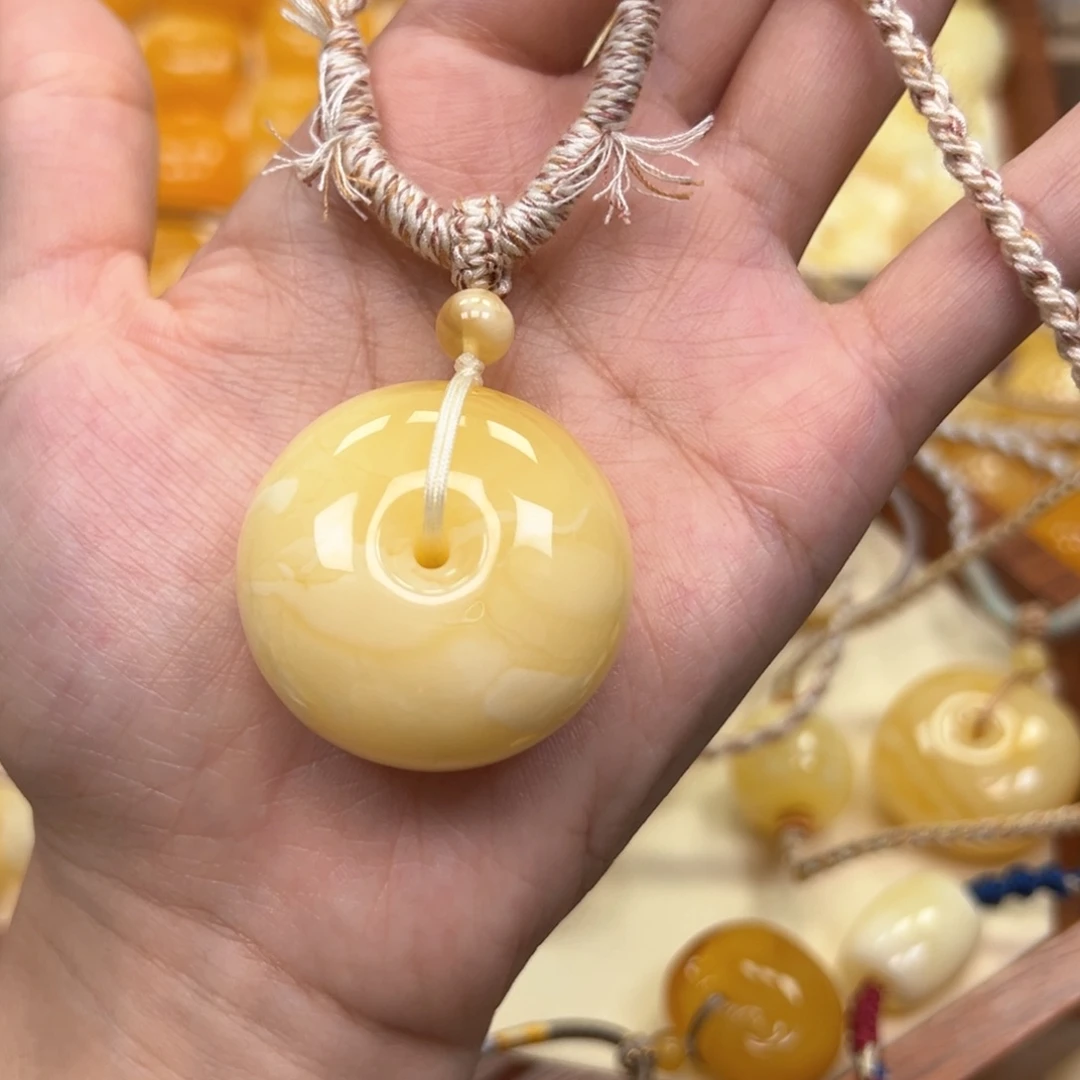 琥珀未镶嵌颈饰蜜蜡