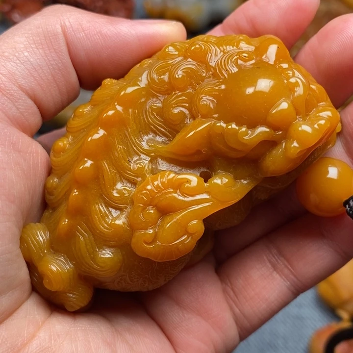 石英质玉（黄龙玉）合金颈饰