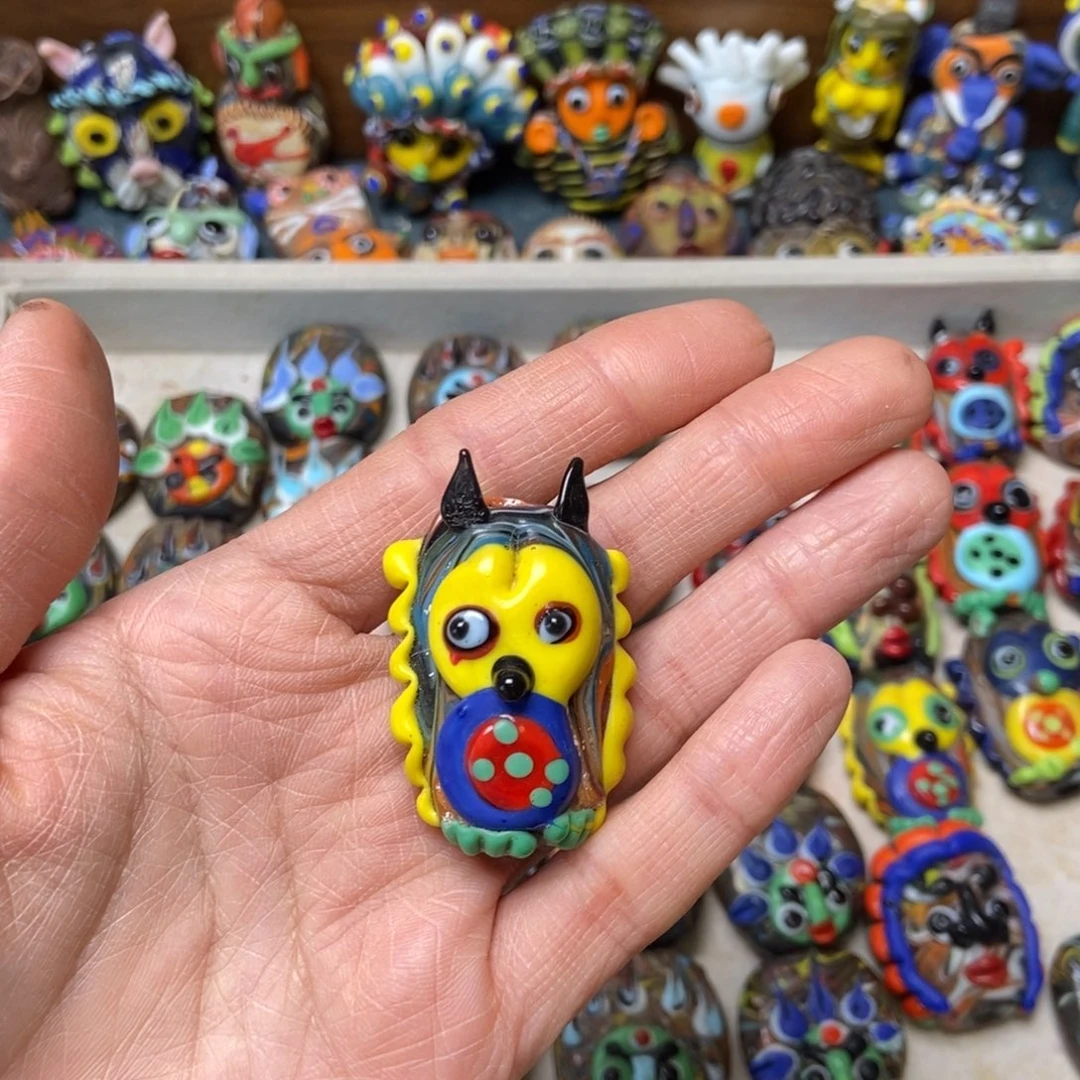 颈饰琉璃小猫头鹰