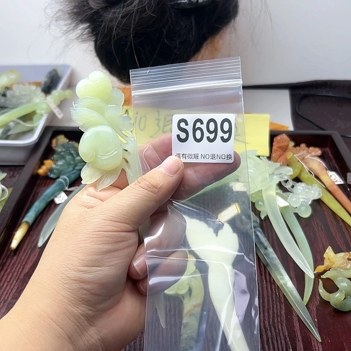 蛇纹石玉发饰合金玉**田