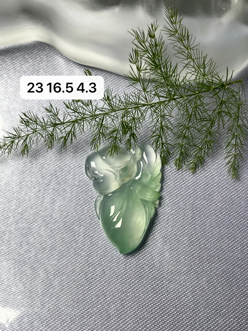 天然a货缅甸翡翠高冰绿底仙子吊坠