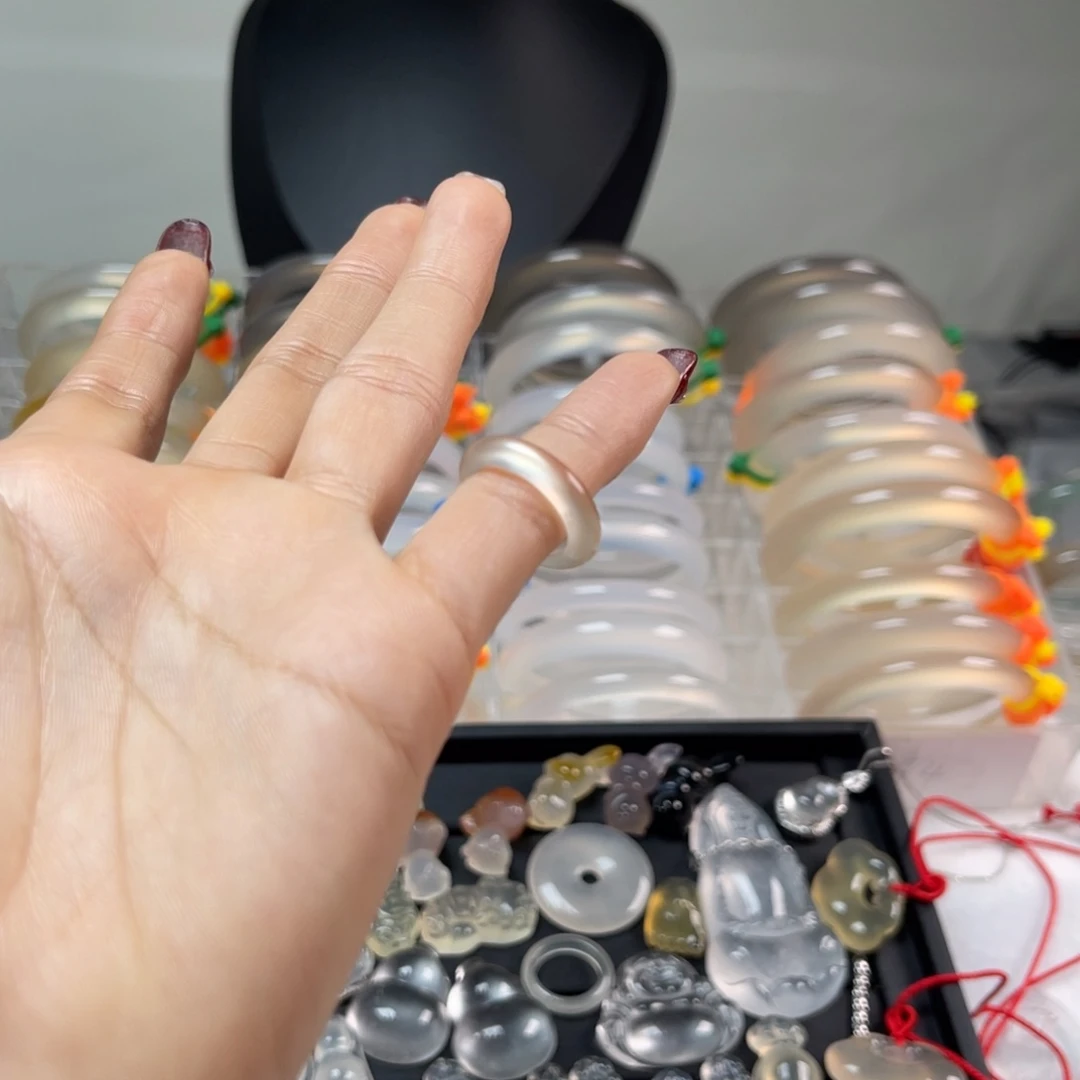 玛瑙/玉髓手镯未镶嵌