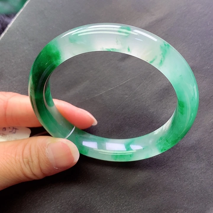 未镶嵌手镯石英质玉