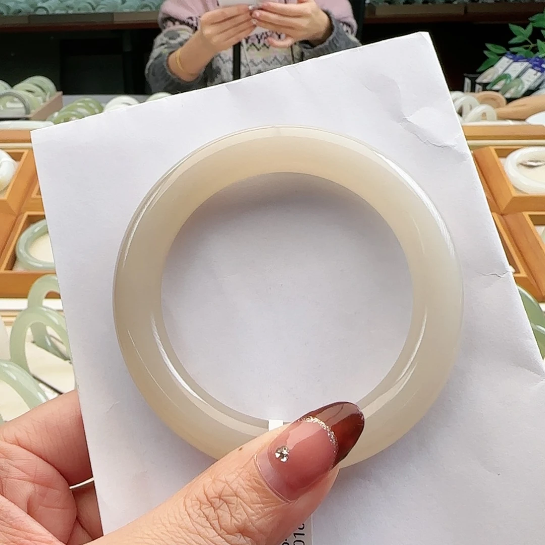 和田玉手镯未镶嵌乐****?56-57