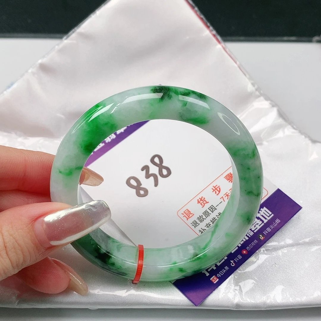 翡翠手镯未镶嵌翡翠手镯