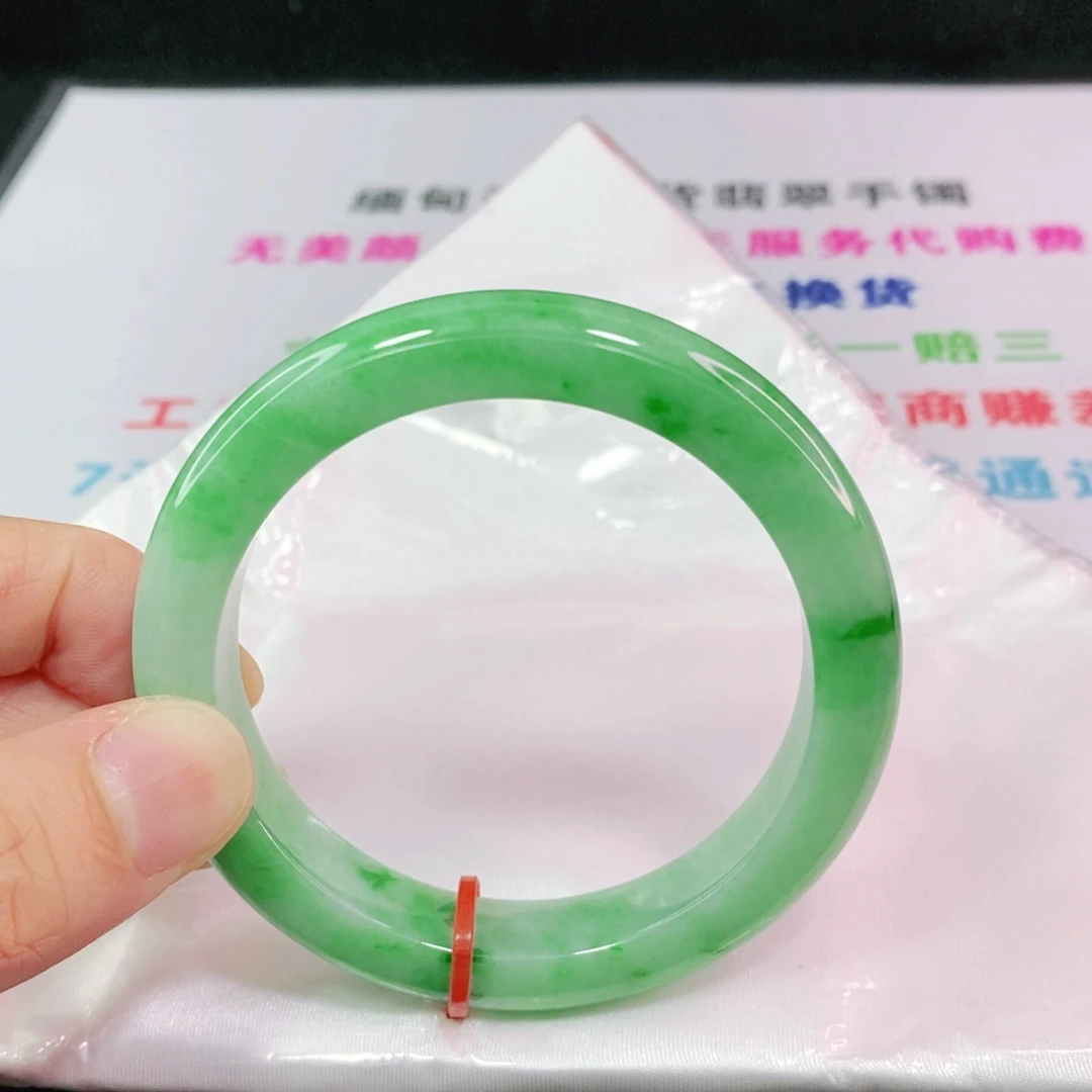 翡翠手镯未镶嵌55.5圈口正圈