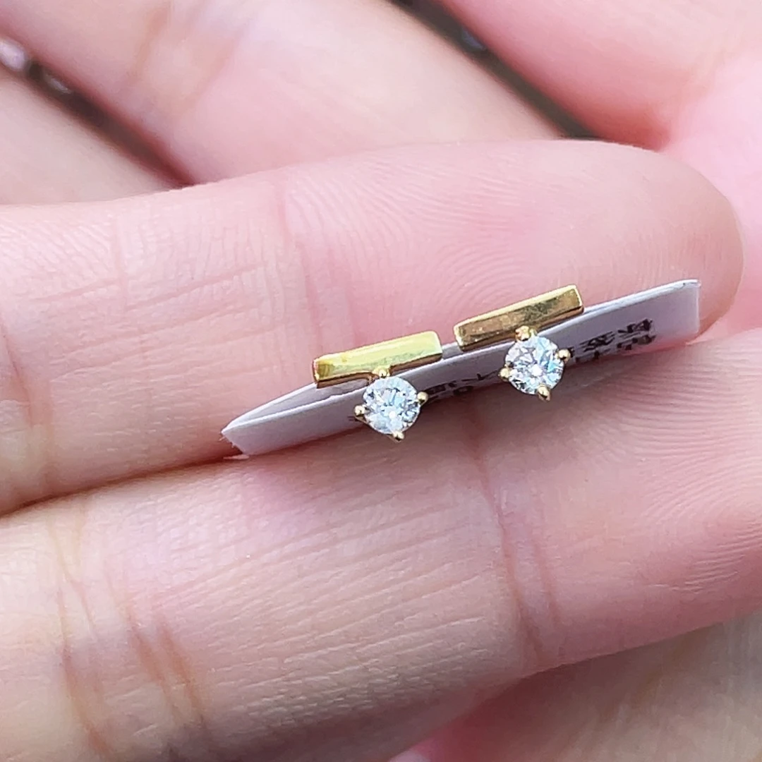 耳饰18K金镶嵌钻石