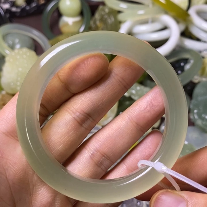 岫玉岫玉手镯未镶嵌不****道