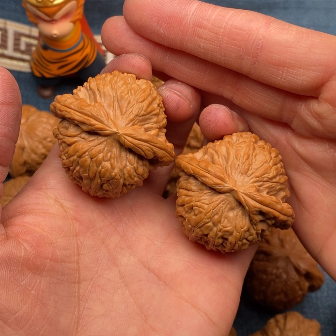 文玩核桃把件42全品闷白