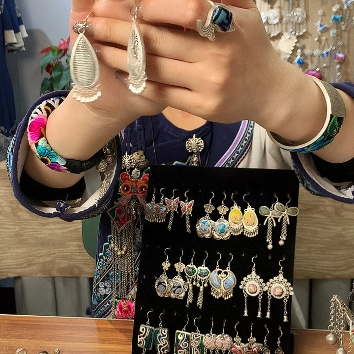 花岗石铁合金耳环