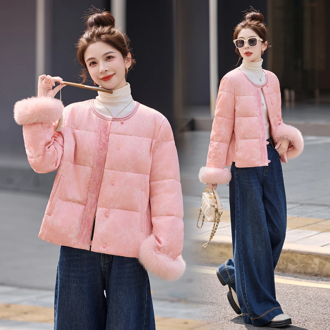 现货2025年潮冬季真狐狸毛重工刺绣钉珠短款新中式羽绒服新款