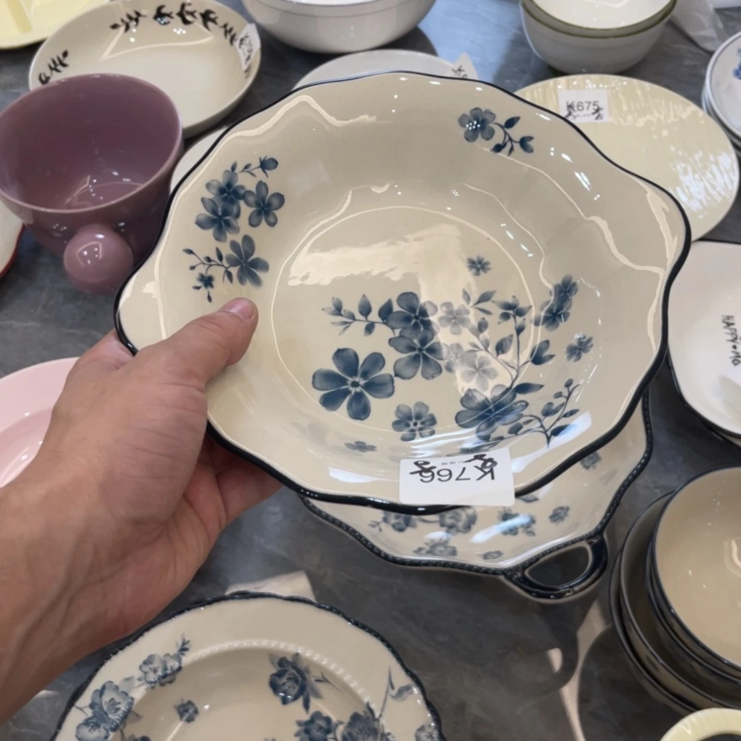 陶瓷微瑕餐具介意勿拍，满18飞！