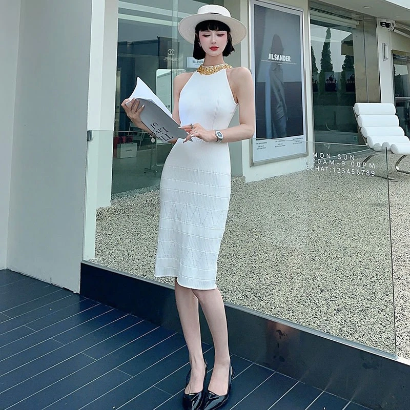 2025新款连衣裙女小个子挂脖中长裙纯欲风重工钉珠包臀无袖连衣裙