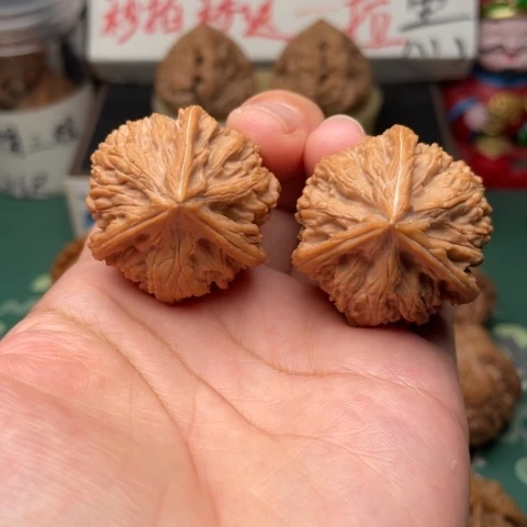 【闪购商品】把件文玩核桃35全品玉龙粗筋奔