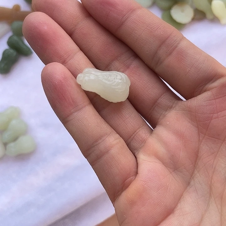 叁***叁和田玉未镶嵌颈饰