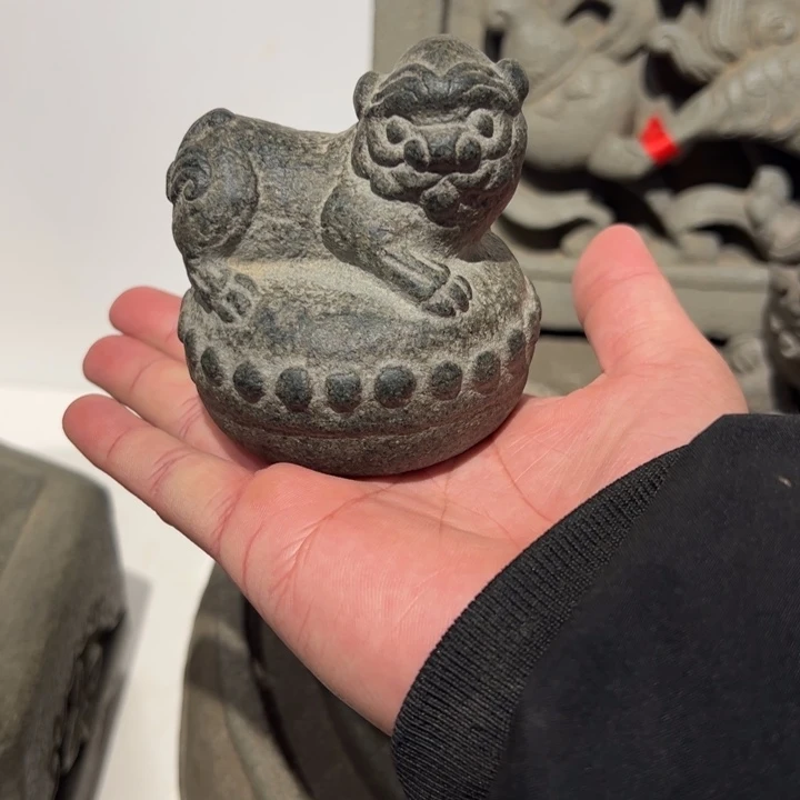 哥***宝石材鼓上狮子青石