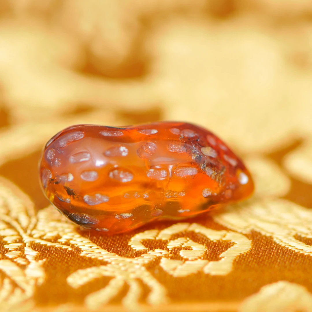 琥珀花生小坠 P900