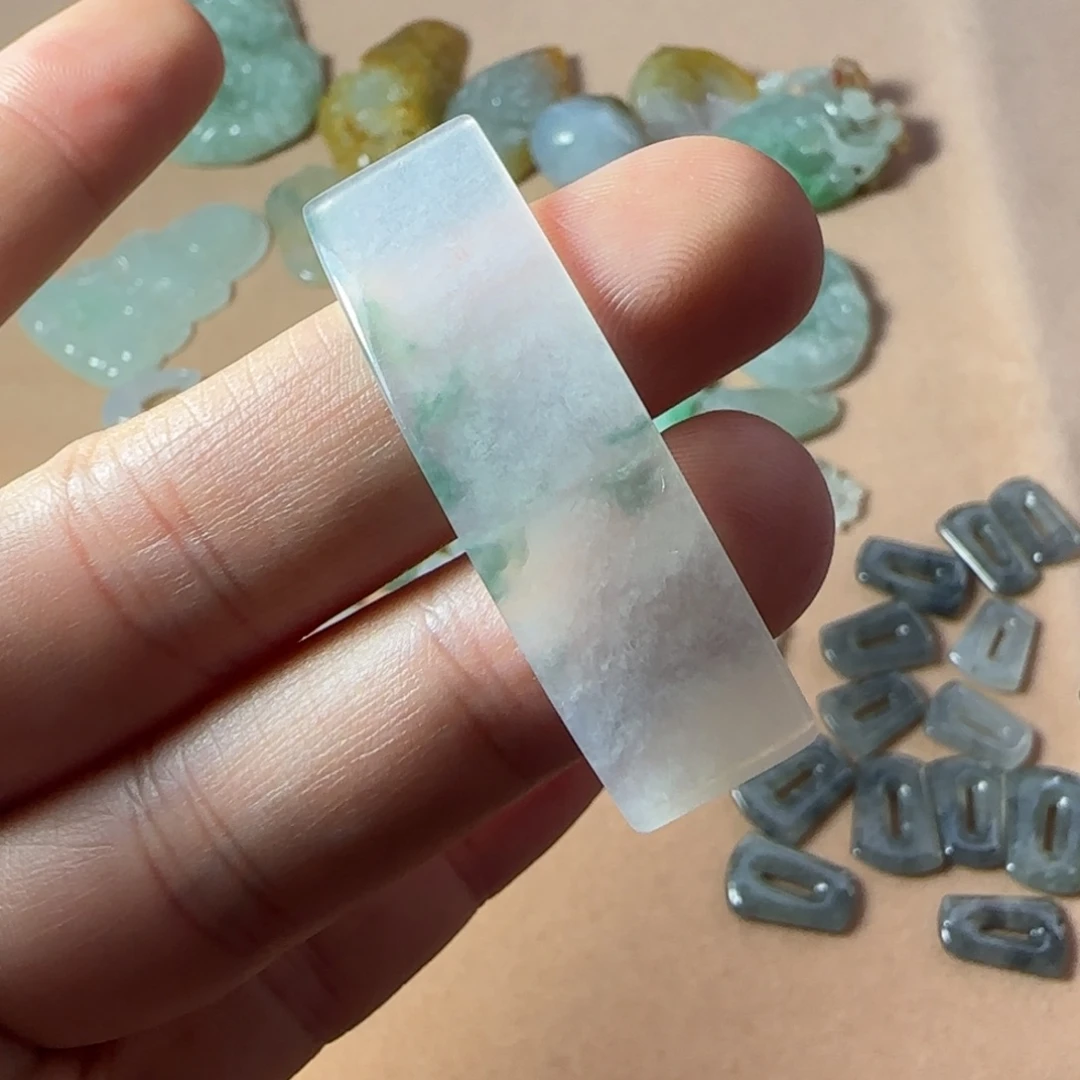 定制翡翠未镶嵌手牌