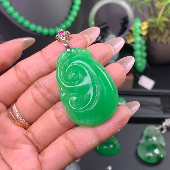 翡翠未镶嵌吊坠(赠链)