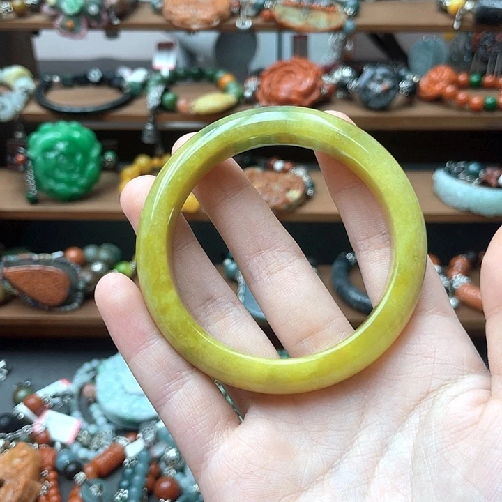 郑***他翡翠未镶嵌手链饰品