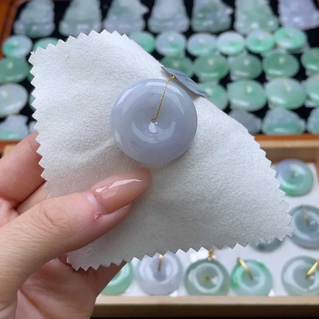 翡翠未镶嵌颈饰平安扣