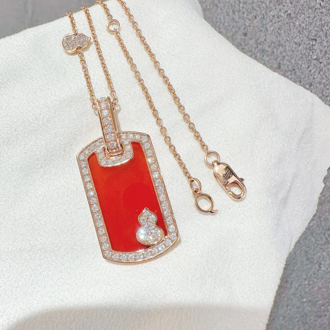 18k金 轻奢时尚镶嵌钻石无事牌项链 气质设计师红色精致红色坠链