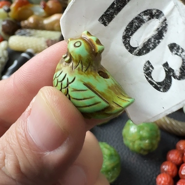 樱***和田玉未镶嵌颈饰