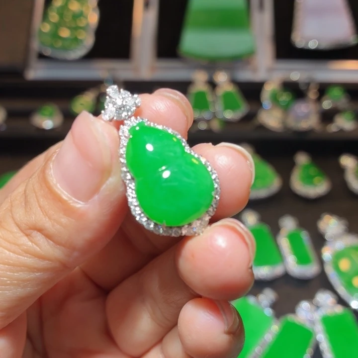 有***有吊坠(不含链)18K金镶嵌翡翠翡翠