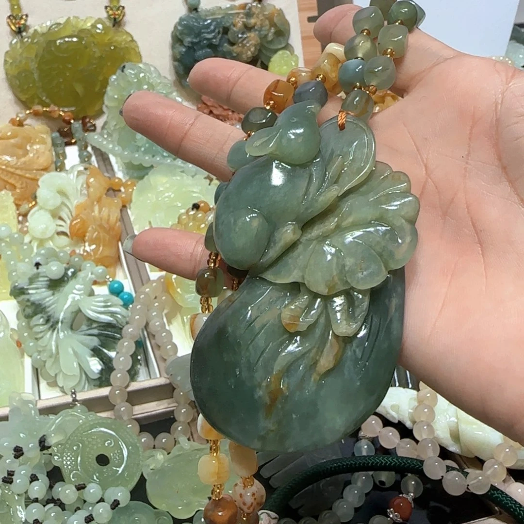 未镶嵌蛇纹石玉吊坠玉*